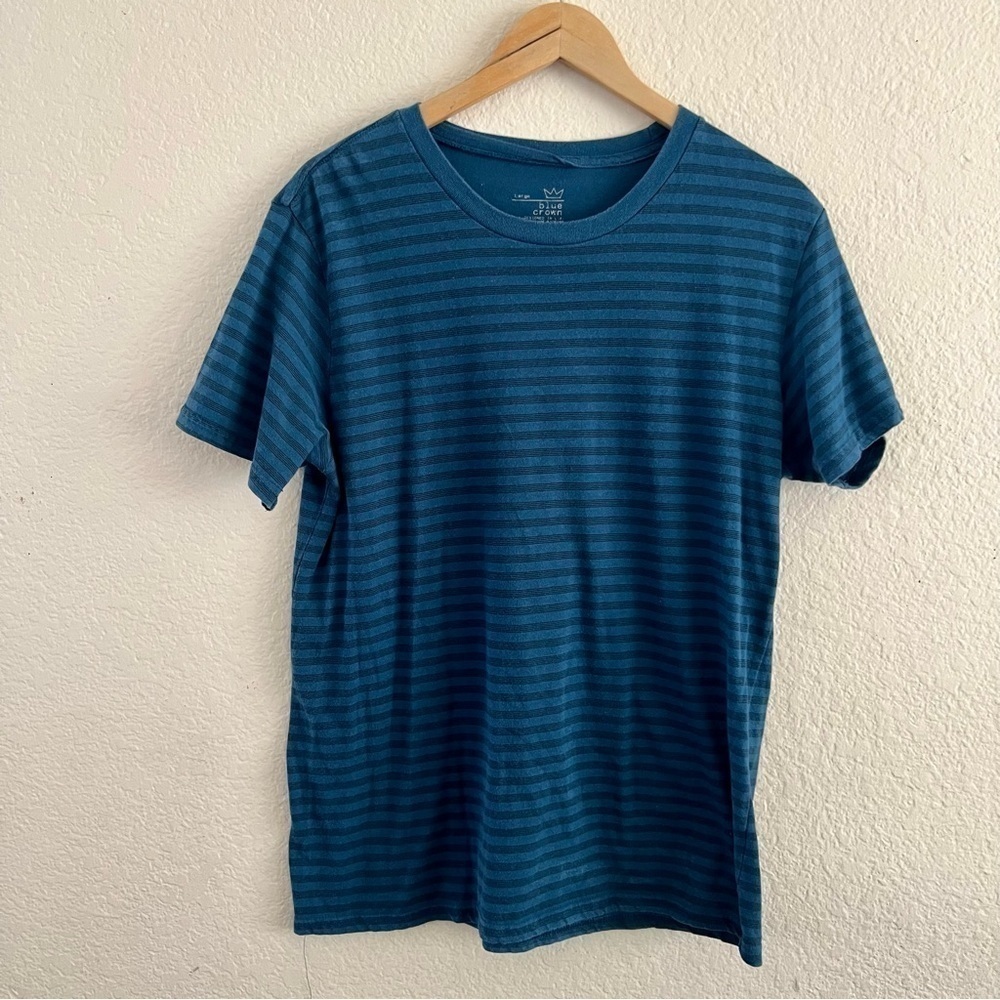 Blue‎ crown shirt sleeve tee Size Large